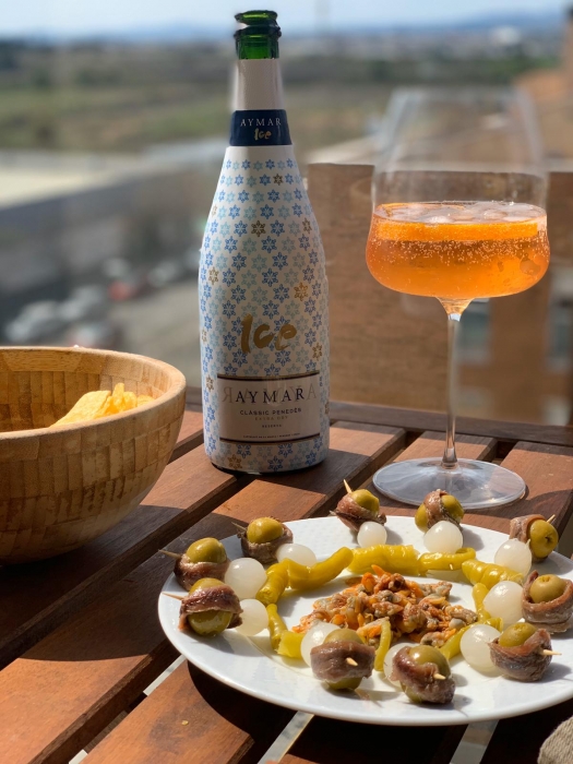 aymar als aperitief wijnhuis oinos